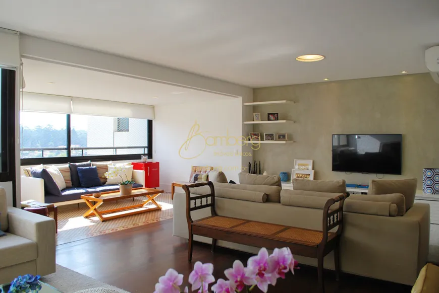 Foto 1 de Apartamento com 3 Quartos para alugar, 186m² em Real Parque, São Paulo