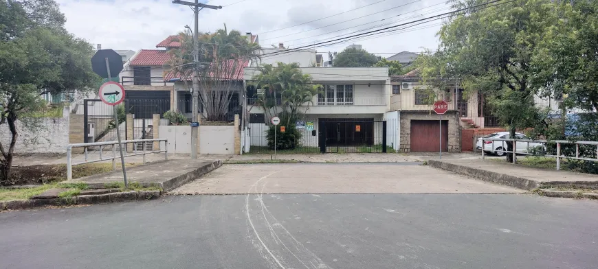 Foto 1 de Casa com 3 Quartos à venda, 251m² em Jardim Itú Sabará, Porto Alegre