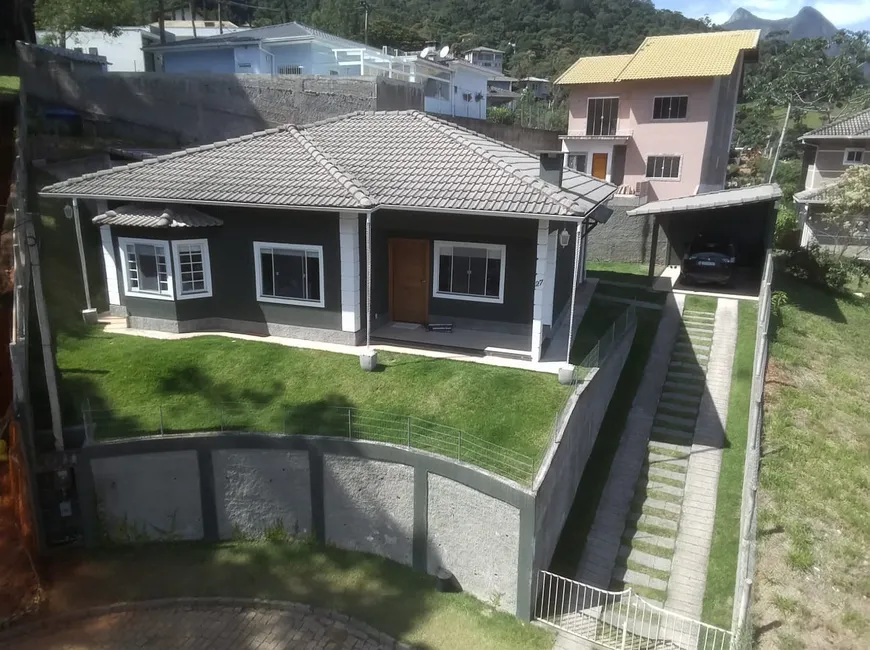 Foto 1 de Casa de Condomínio com 3 Quartos à venda, 145m² em Vargem Grande, Teresópolis