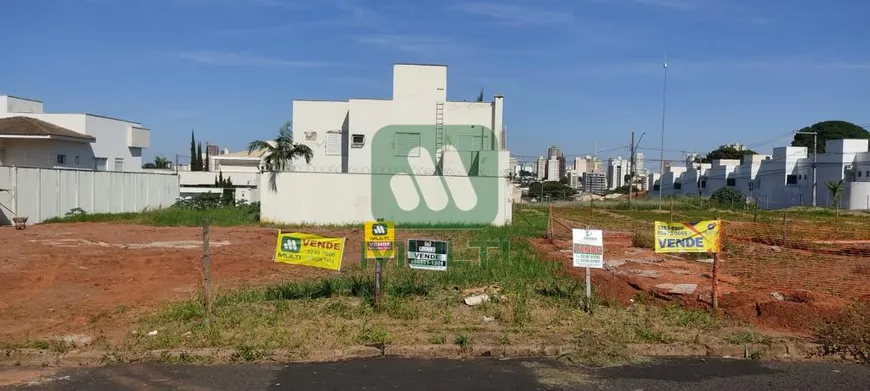 Foto 1 de Lote/Terreno com 1 Quarto à venda, 344m² em Saraiva, Uberlândia