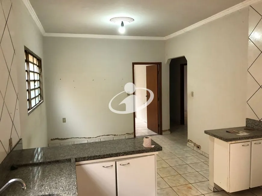 Foto 1 de Casa com 3 Quartos para alugar, 126m² em Cidade Jardim, Uberlândia