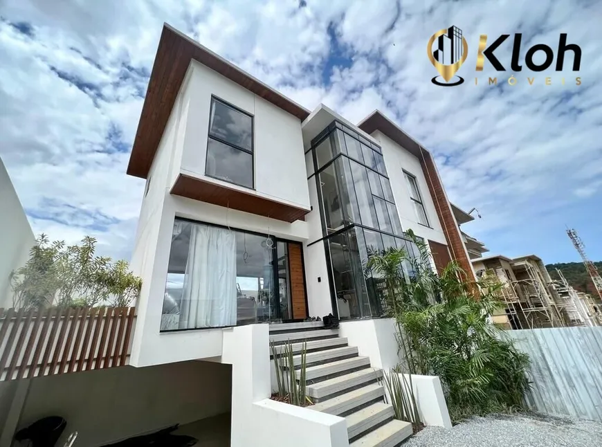 Foto 1 de Casa com 3 Quartos à venda, 224m² em Valparaiso, Petrópolis