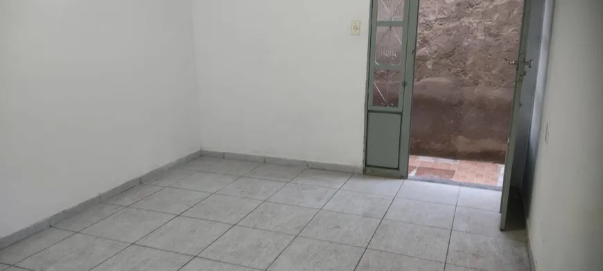 Foto 1 de Casa com 2 Quartos para alugar, 70m² em Mantiqueira, Belo Horizonte