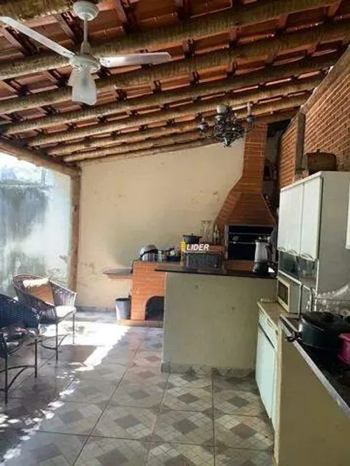 Foto 1 de Casa com 3 Quartos à venda, 180m² em Daniel Fonseca, Uberlândia