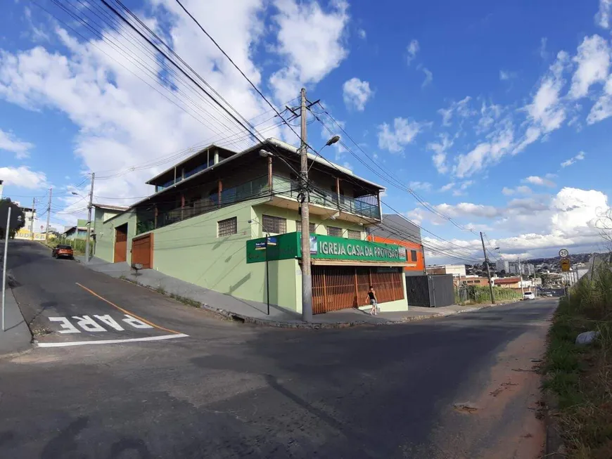 Foto 1 de Casa com 3 Quartos à venda, 600m² em Arvoredo II, Contagem