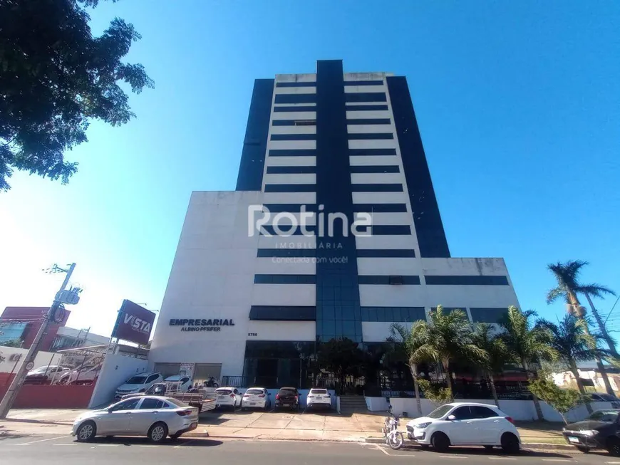 Foto 1 de Sala Comercial para alugar, 218m² em Tibery, Uberlândia