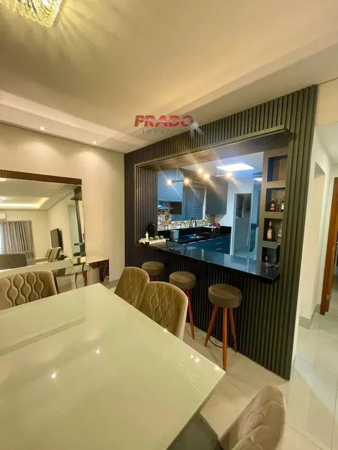 Foto 1 de Apartamento com 3 Quartos à venda, 102m² em Zona VI, Umuarama