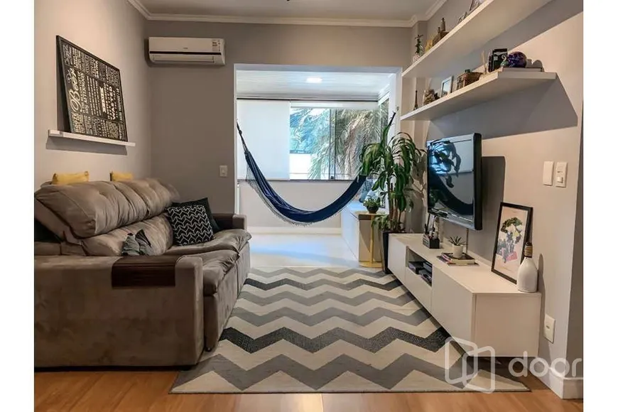 Foto 1 de Apartamento com 2 Quartos à venda, 70m² em Mont' Serrat, Porto Alegre