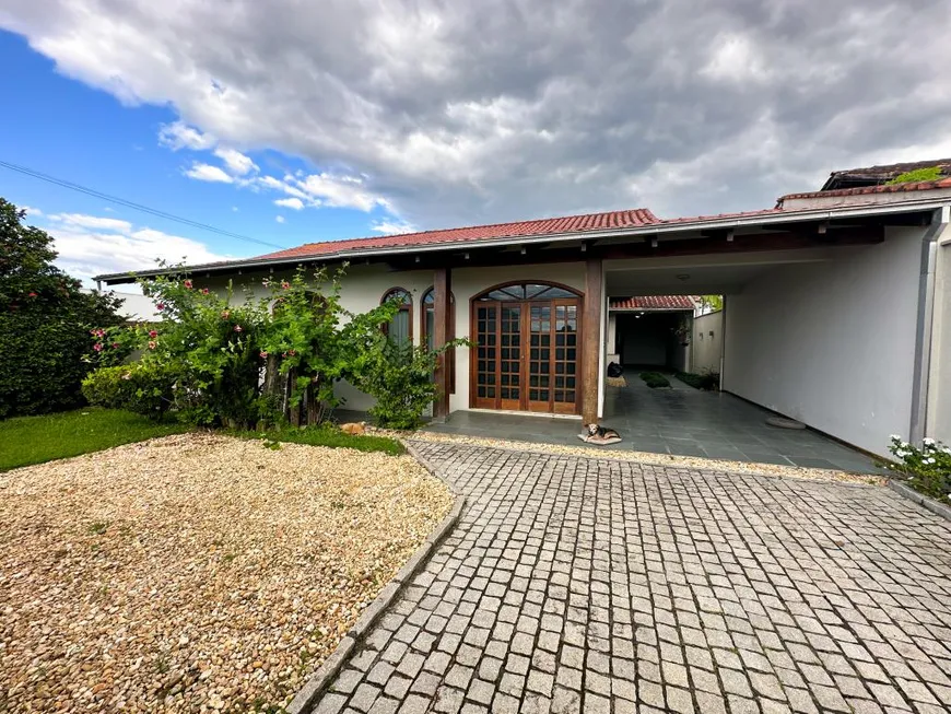 Foto 1 de Casa com 3 Quartos à venda, 250m² em Floresta, Joinville