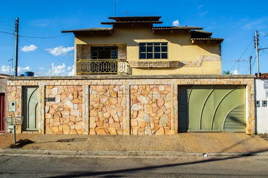 Foto 1 de Sobrado com 5 Quartos à venda, 330m² em Jardim América, Goiânia