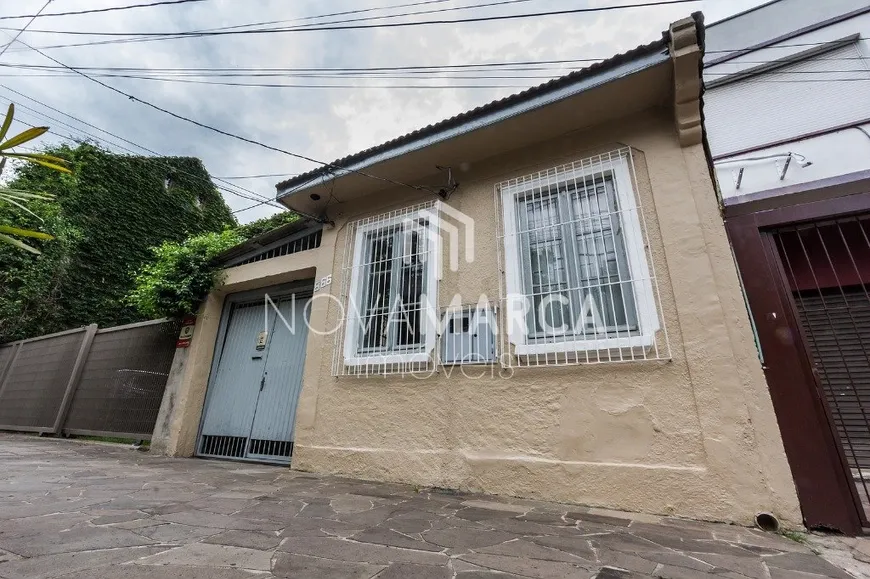 Foto 1 de Casa com 3 Quartos à venda, 230m² em Rio Branco, Porto Alegre