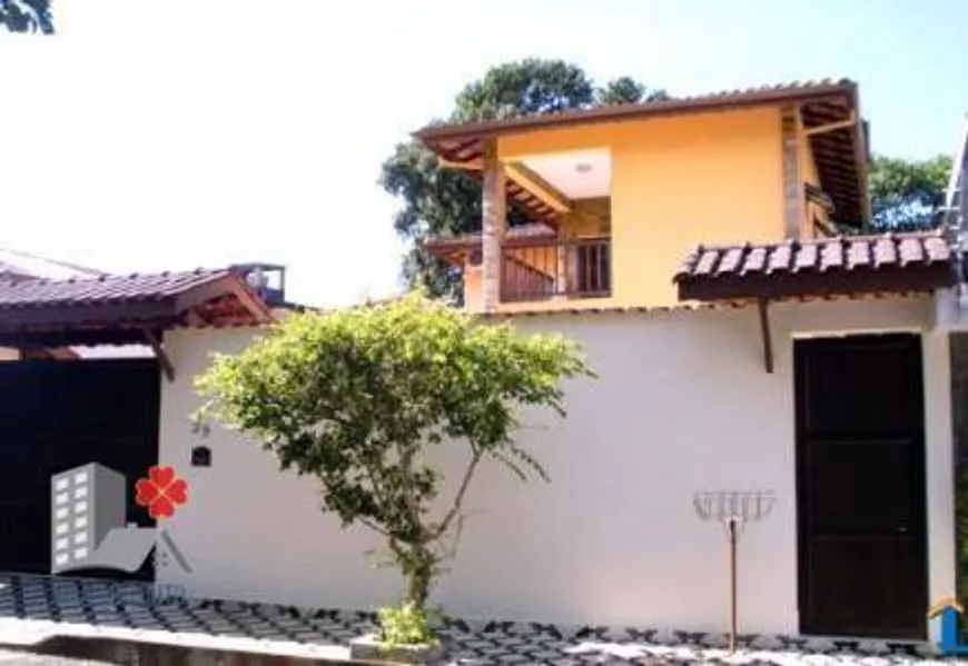Foto 1 de Sobrado com 4 Quartos à venda, 250m² em Centro, Ubatuba