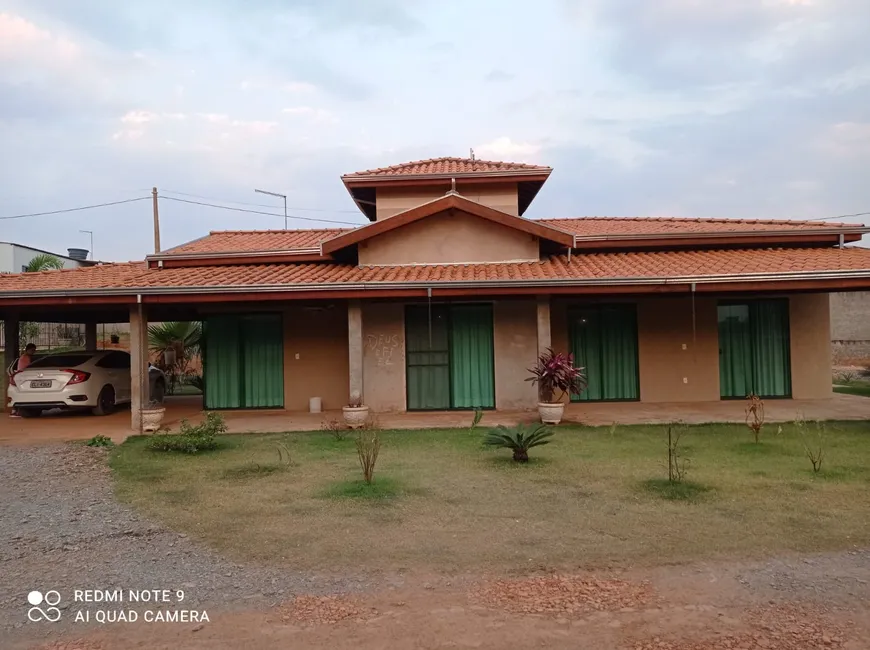 Foto 1 de Fazenda/Sítio com 3 Quartos à venda, 920m² em Bairro dos Pires, Limeira