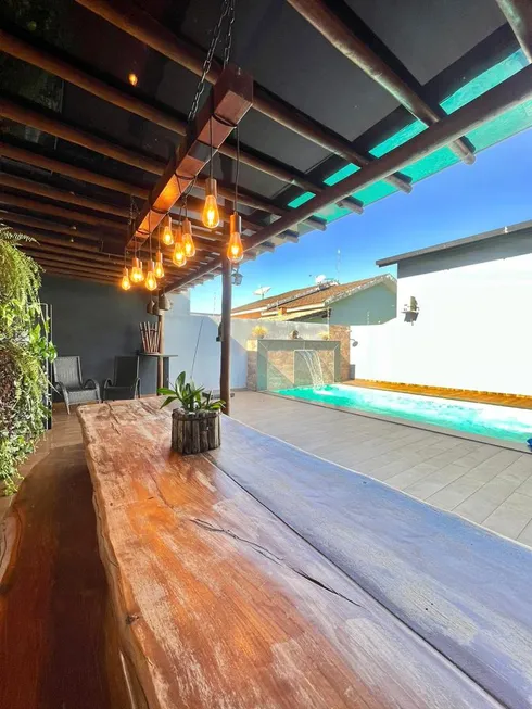 Foto 1 de Casa com 3 Quartos à venda, 220m² em Parque das Laranjeiras, Rio Verde