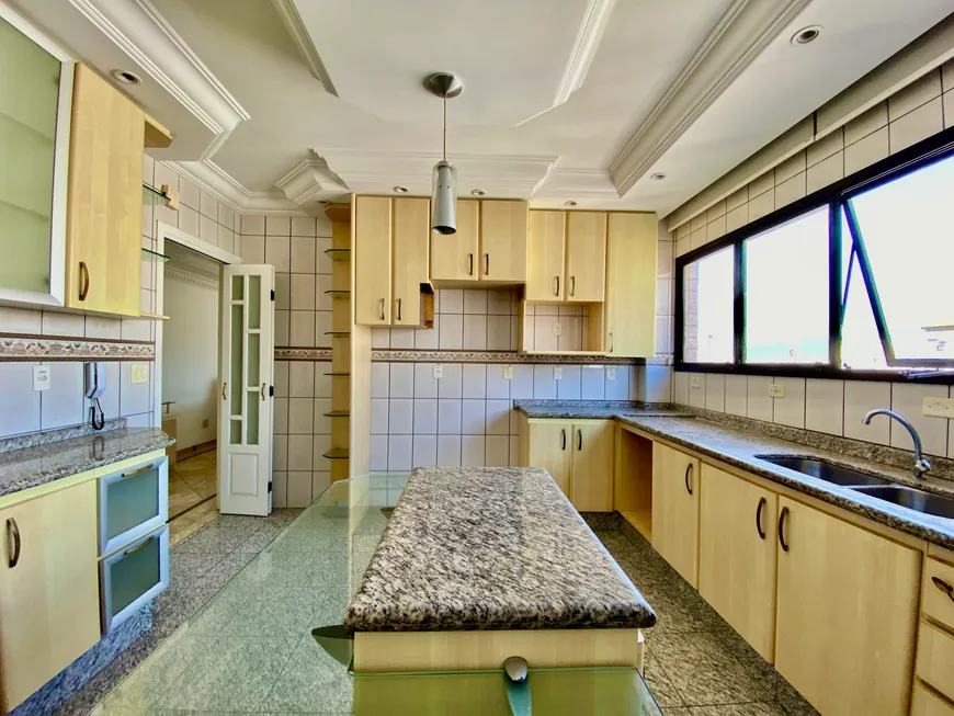Foto 1 de Apartamento com 3 Quartos para alugar, 150m² em Embaré, Santos