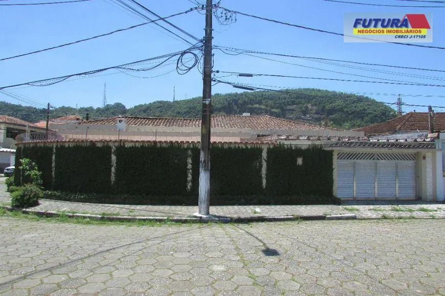 Foto 1 de Casa com 3 Quartos à venda, 203m² em Vila Voturua, São Vicente