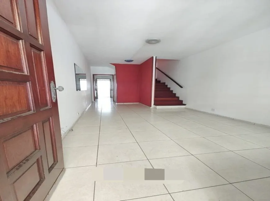 Foto 1 de Casa de Condomínio com 2 Quartos à venda, 90m² em Jardim Henriqueta, Taboão da Serra