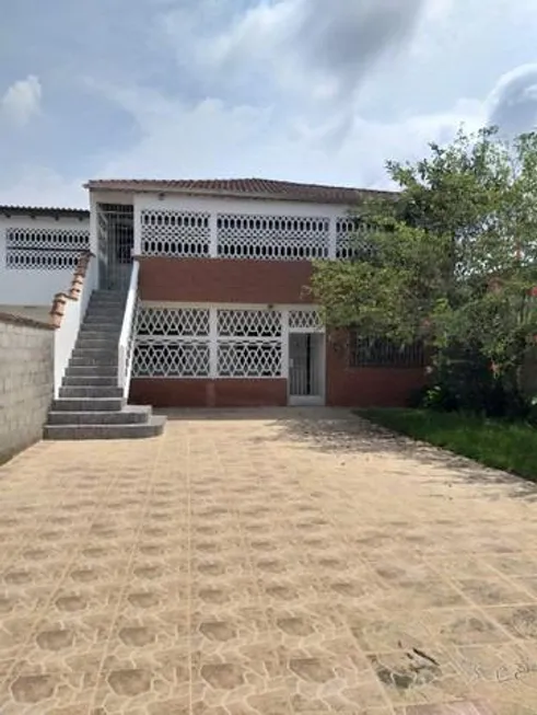 Foto 1 de Sobrado com 3 Quartos à venda, 140m² em Vila Loty, Itanhaém