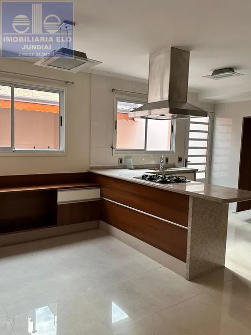 Foto 1 de Sobrado com 3 Quartos à venda, 348m² em Vila Galvao, Jundiaí