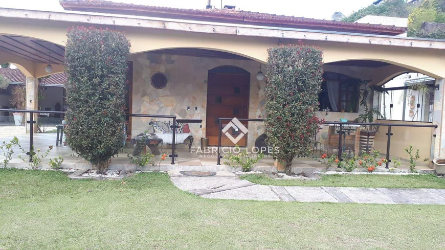 Foto 1 de Fazenda/Sítio com 3 Quartos à venda, 400m² em Freitas, São José dos Campos