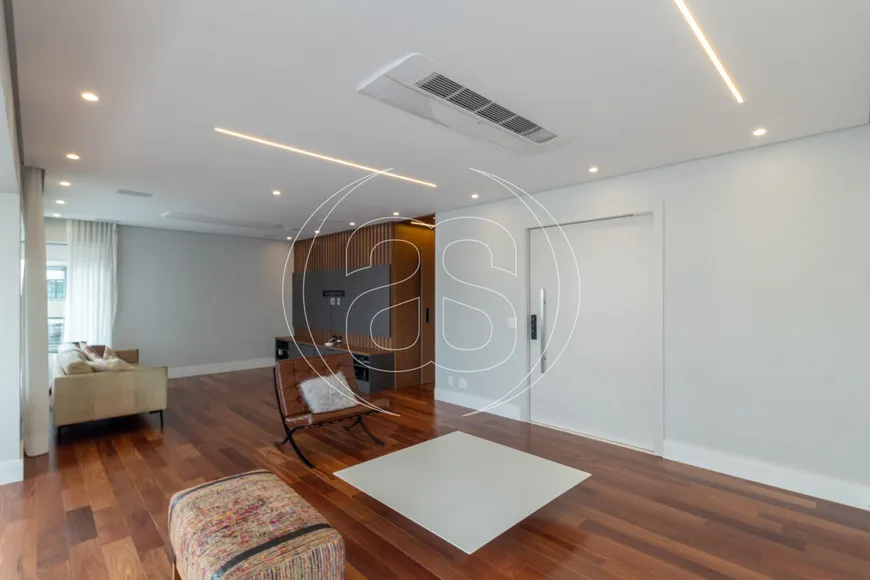 Foto 1 de Apartamento com 3 Quartos para alugar, 192m² em Campo Belo, São Paulo