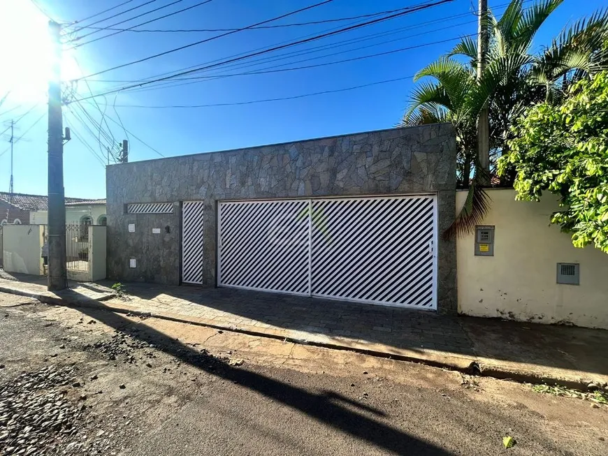 Foto 1 de Casa com 3 Quartos para alugar, 380m² em Jardim Sao Carlos, São Carlos
