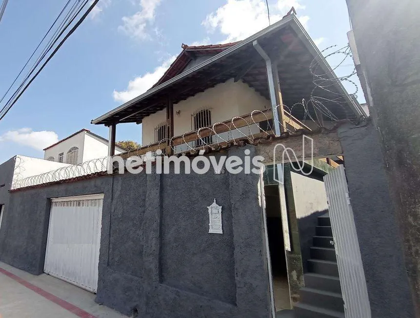 Foto 1 de Casa com 3 Quartos à venda, 245m² em Céu Azul, Belo Horizonte