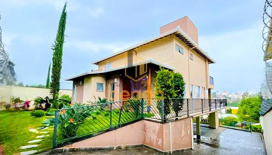 Foto 1 de Casa com 4 Quartos à venda, 443m² em Garças, Belo Horizonte