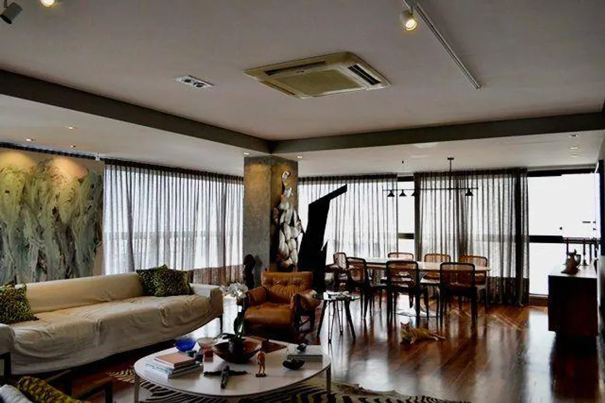 Foto 1 de Apartamento com 3 Quartos à venda, 186m² em Barra, Salvador