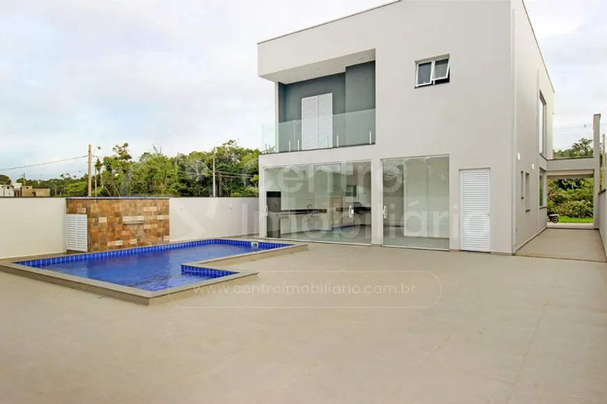 Foto 1 de Casa de Condomínio com 4 Quartos à venda, 260m² em , Peruíbe