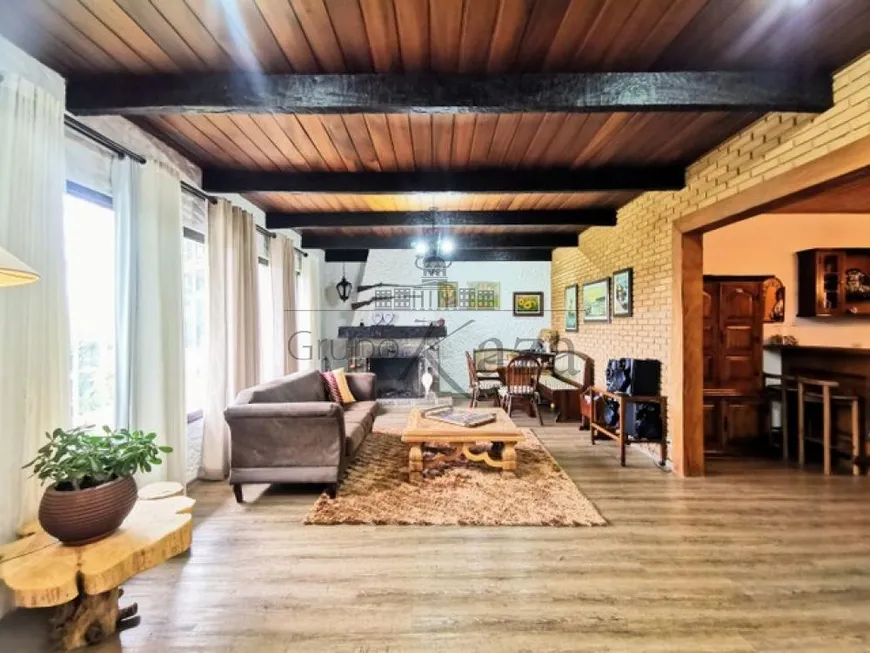 Foto 1 de Casa com 5 Quartos à venda, 2900m² em Vila inglesa, Campos do Jordão