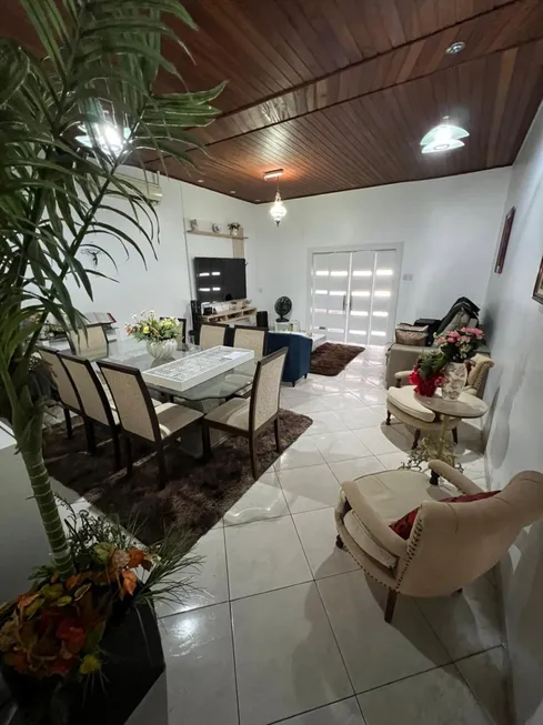 Foto 1 de Casa com 3 Quartos à venda, 810m² em Guamá, Belém