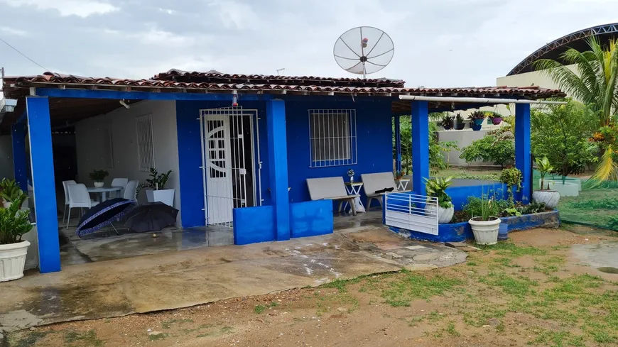 Foto 1 de Casa com 2 Quartos à venda, 130m² em Centro , Limoeiro