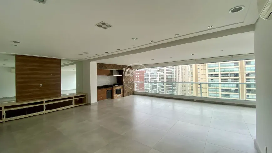 Foto 1 de Apartamento com 3 Quartos para alugar, 222m² em Campo Belo, São Paulo