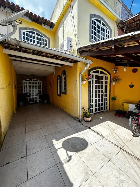 Foto 1 de Casa com 3 Quartos à venda, 160m² em BNH, Mesquita