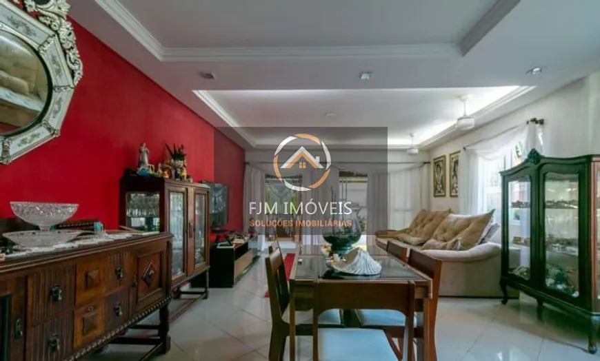 Foto 1 de Casa com 3 Quartos à venda, 310m² em Piratininga, Niterói