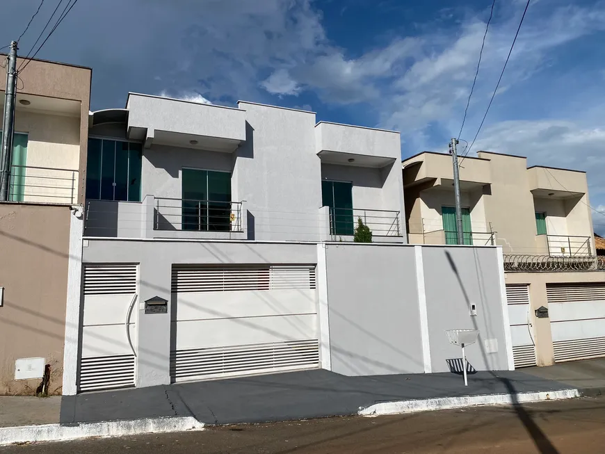 Foto 1 de Sobrado com 3 Quartos à venda, 170m² em Goiania 2, Goiânia