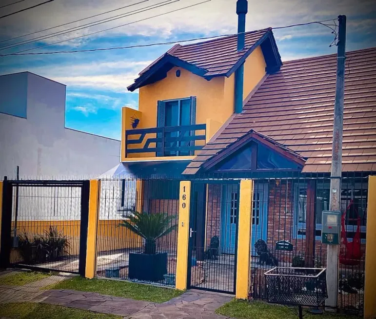 Foto 1 de Casa com 3 Quartos à venda, 150m² em Mário Quintana, Porto Alegre