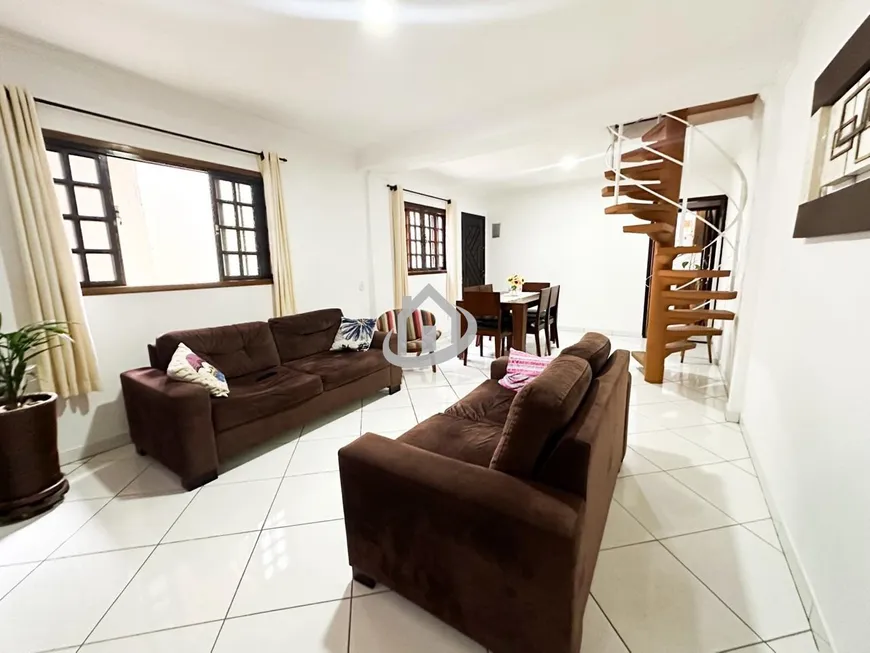 Foto 1 de Casa com 3 Quartos à venda, 240m² em Jardim Vista Alegre, Embu das Artes