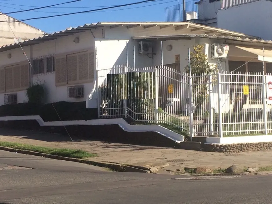 Foto 1 de Casa com 1 Quarto à venda, 180m² em Vila Ipiranga, Porto Alegre