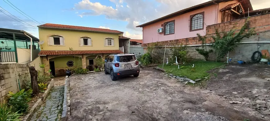 Foto 1 de Casa com 3 Quartos à venda, 282m² em Vila Clóris, Belo Horizonte