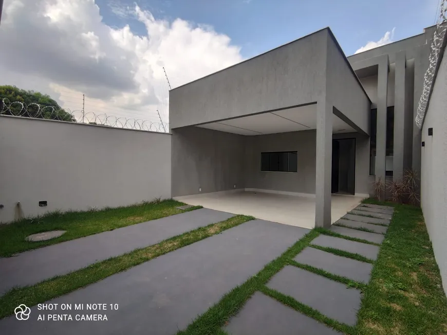 Foto 1 de Casa com 3 Quartos à venda, 157m² em Vila Rosa, Goiânia