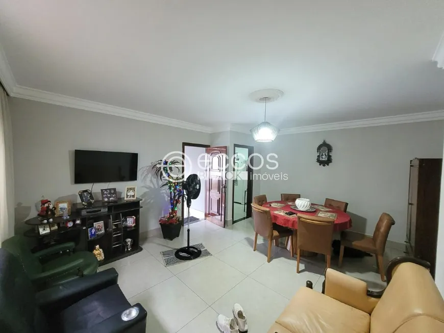 Foto 1 de Casa com 3 Quartos à venda, 172m² em Osvaldo Rezende, Uberlândia