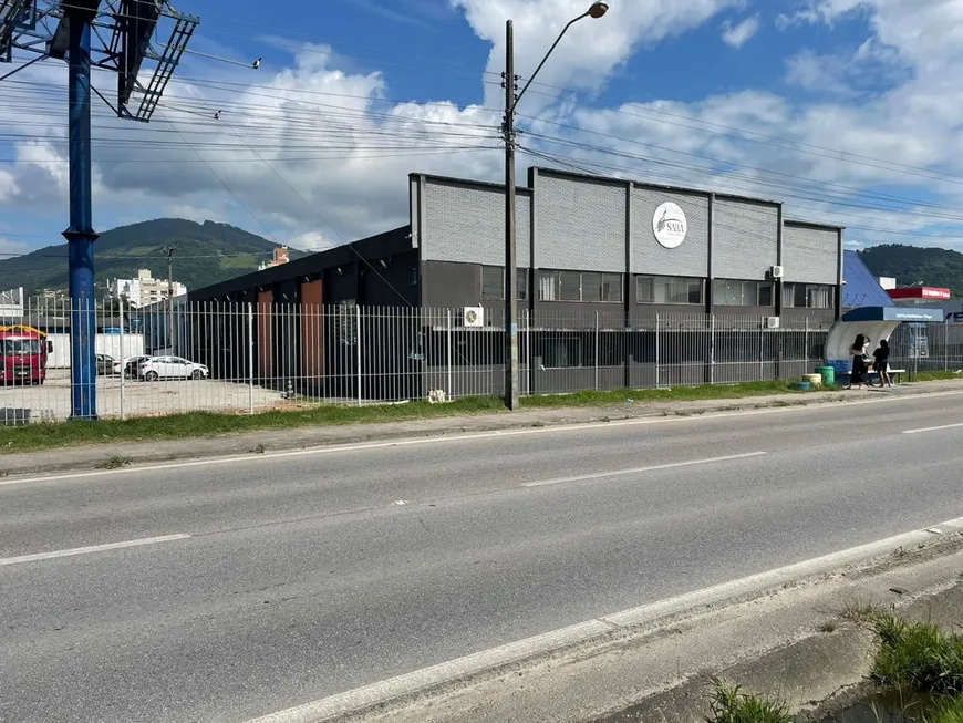 Foto 1 de Galpão/Depósito/Armazém à venda, 2525m² em Rio Caveiras, Biguaçu