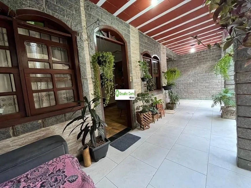 Foto 1 de Casa com 4 Quartos à venda, 137m² em Teixeira Dias Barreiro, Belo Horizonte