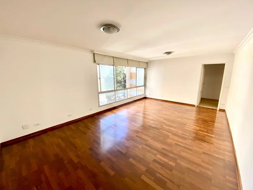 Foto 1 de Apartamento com 3 Quartos à venda, 130m² em Jardim América, São Paulo