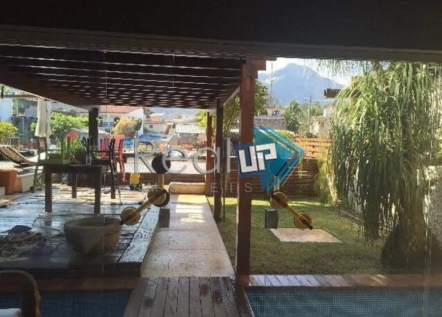 Foto 1 de Casa com 1 Quarto à venda, 300m² em Barra da Tijuca, Rio de Janeiro