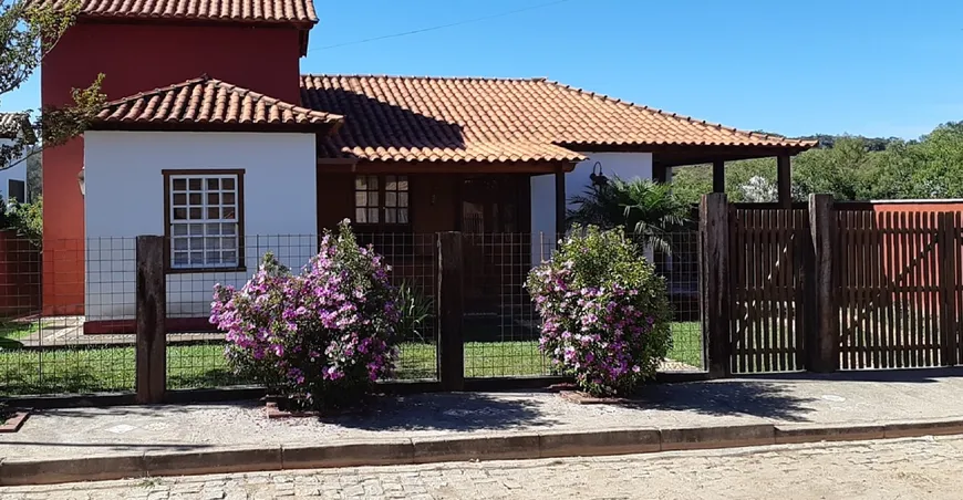 Foto 1 de Casa com 3 Quartos à venda, 150m² em Vitoriano Veloso, Prados