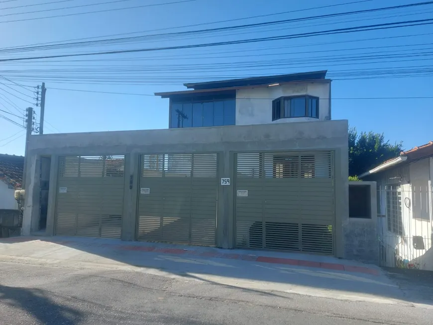 Foto 1 de Casa com 2 Quartos para alugar, 60m² em Ipiranga, São José