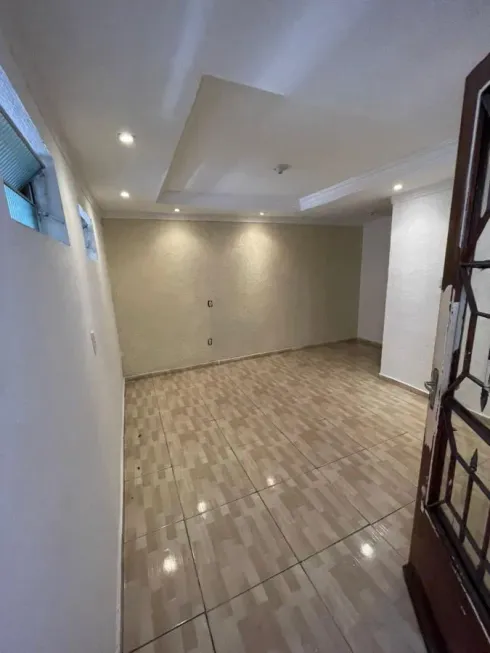 Foto 1 de Casa com 2 Quartos para alugar, 50m² em Conjunto Habitacional Presidente Castelo Branco, Carapicuíba